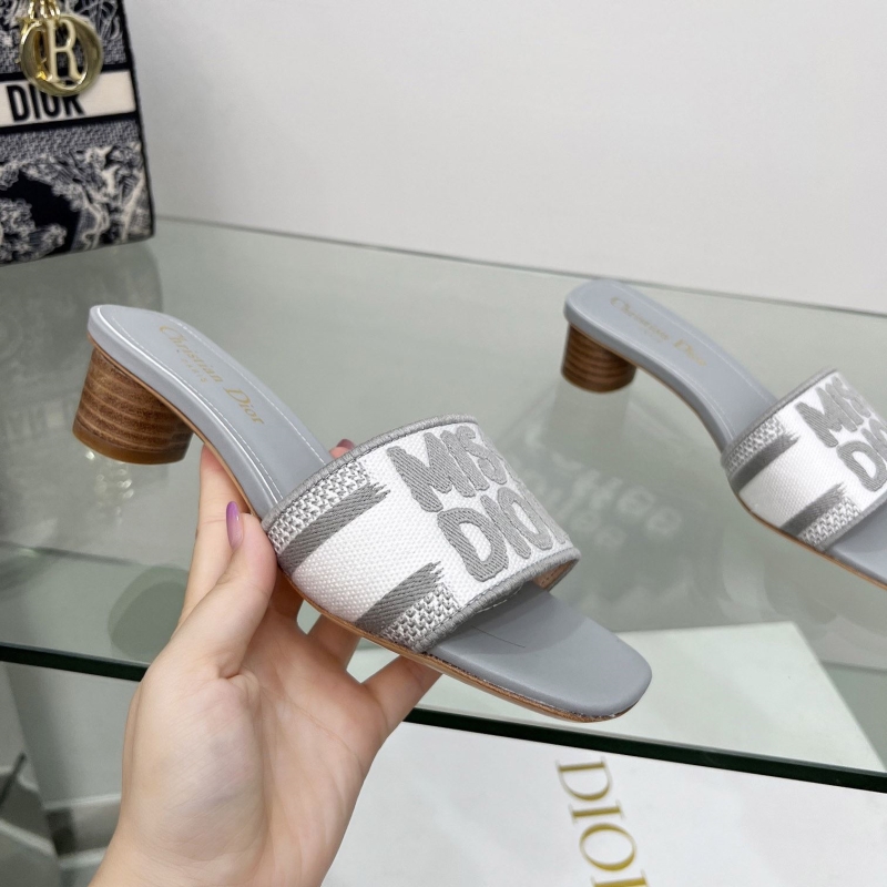 ch**an D*or slippers